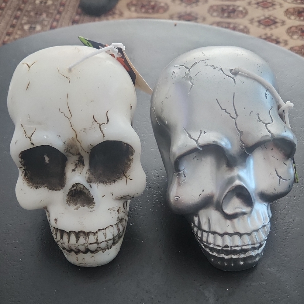 Bleeding Skull 2 Candles